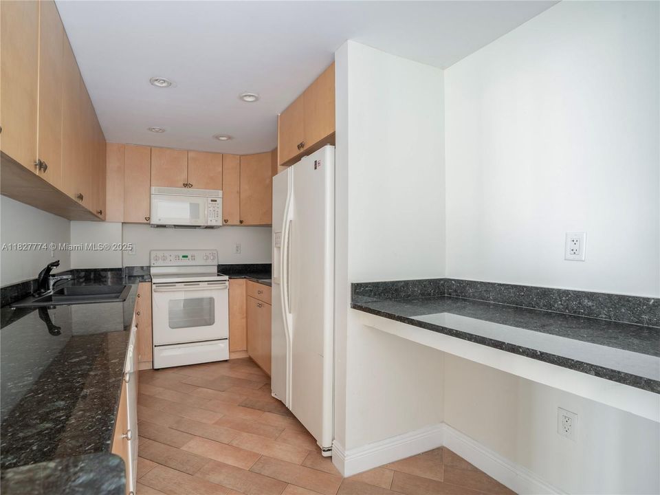 На продажу: $349,000 (1 спален, 1 ванн, 950 Квадратных фут)