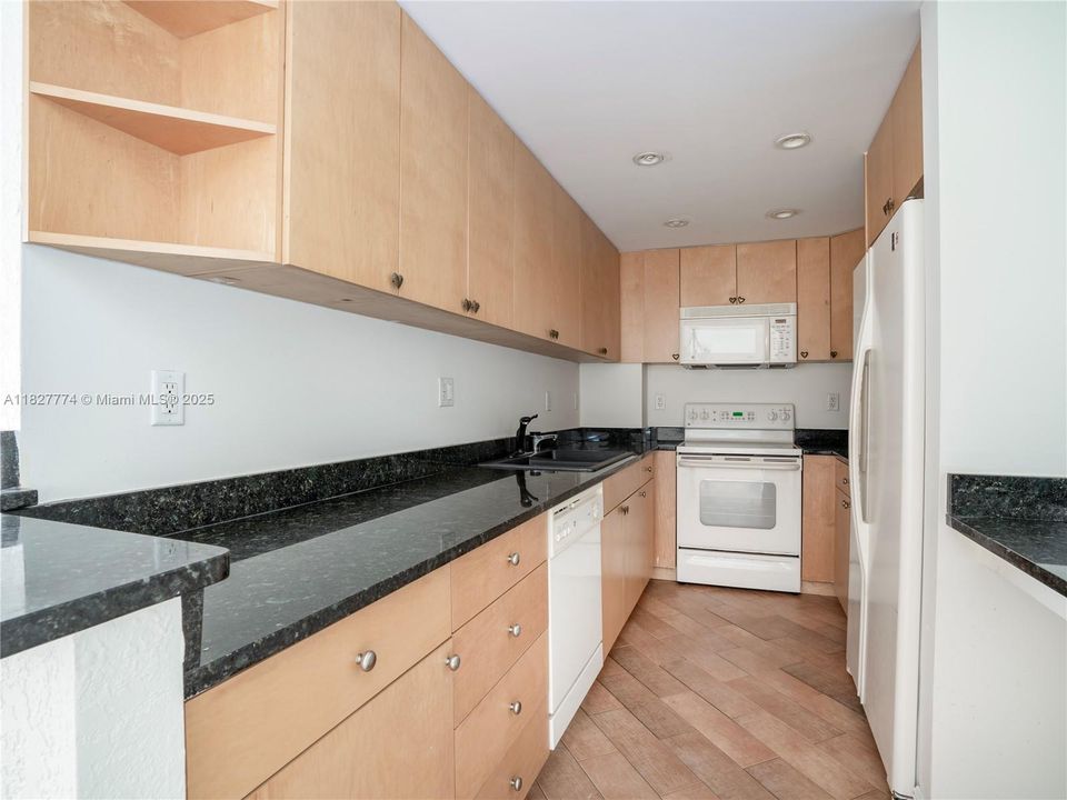 На продажу: $349,000 (1 спален, 1 ванн, 950 Квадратных фут)