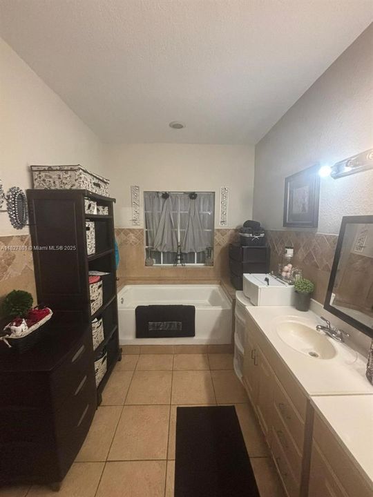 合同活跃: $515,000 (5 贝兹, 4 浴室, 3325 平方英尺)