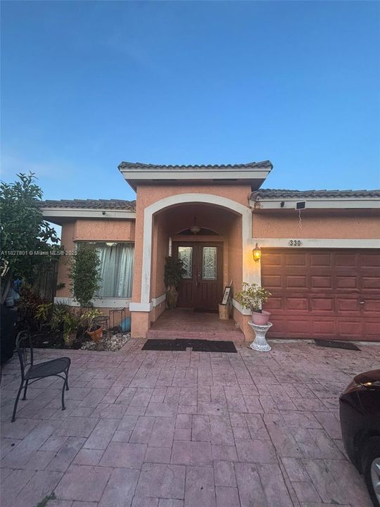 合同活跃: $515,000 (5 贝兹, 4 浴室, 3325 平方英尺)