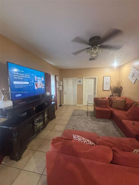 合同活跃: $515,000 (5 贝兹, 4 浴室, 3325 平方英尺)