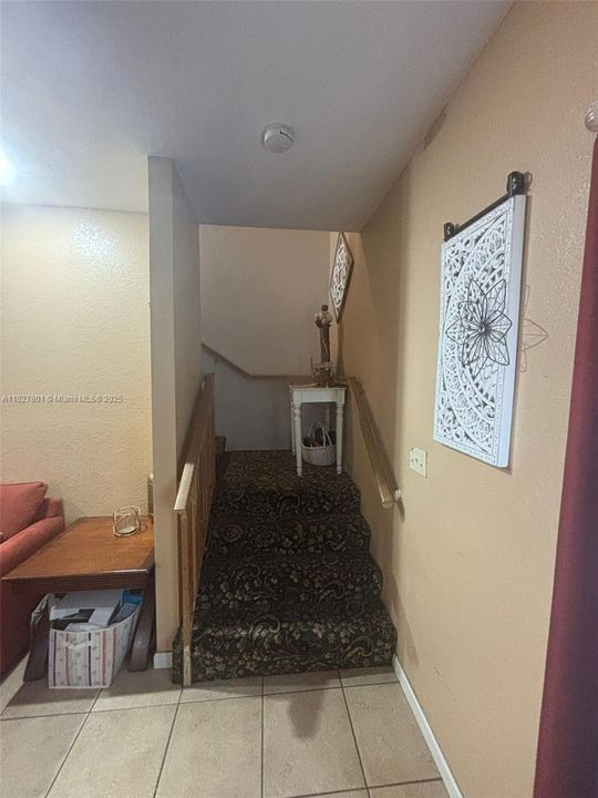 合同活跃: $515,000 (5 贝兹, 4 浴室, 3325 平方英尺)