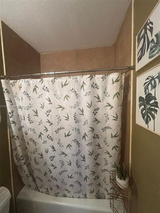 合同活跃: $515,000 (5 贝兹, 4 浴室, 3325 平方英尺)