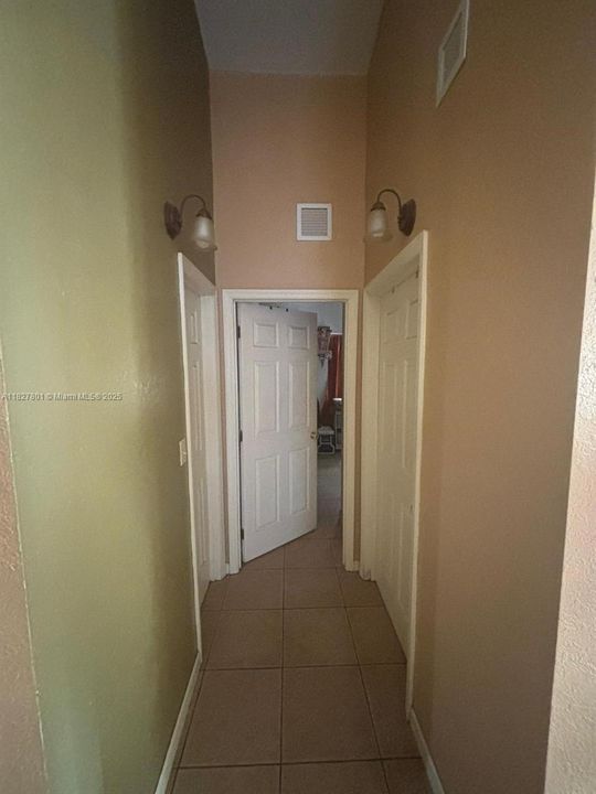 合同活跃: $515,000 (5 贝兹, 4 浴室, 3325 平方英尺)