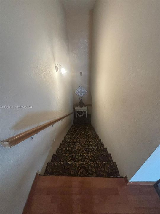 合同活跃: $515,000 (5 贝兹, 4 浴室, 3325 平方英尺)