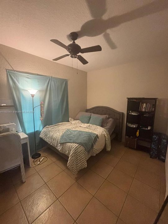 合同活跃: $515,000 (5 贝兹, 4 浴室, 3325 平方英尺)