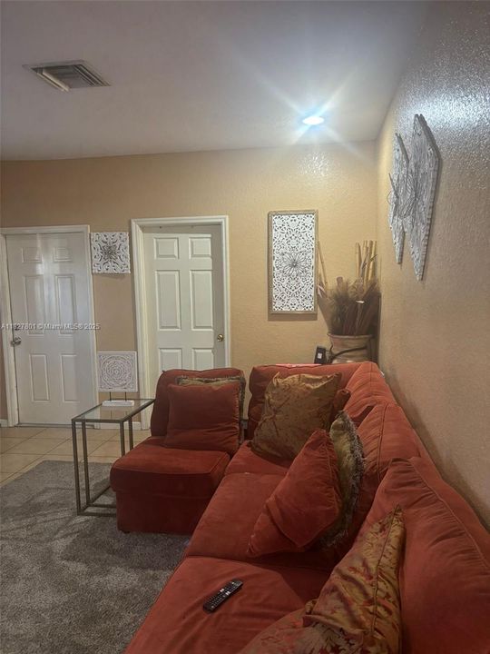 合同活跃: $515,000 (5 贝兹, 4 浴室, 3325 平方英尺)