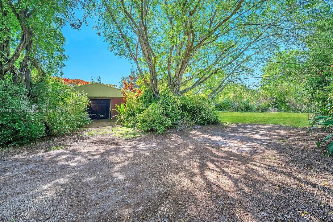 Недавно продано: $1,750,000 (3 спален, 2 ванн, 3576 Квадратных фут)