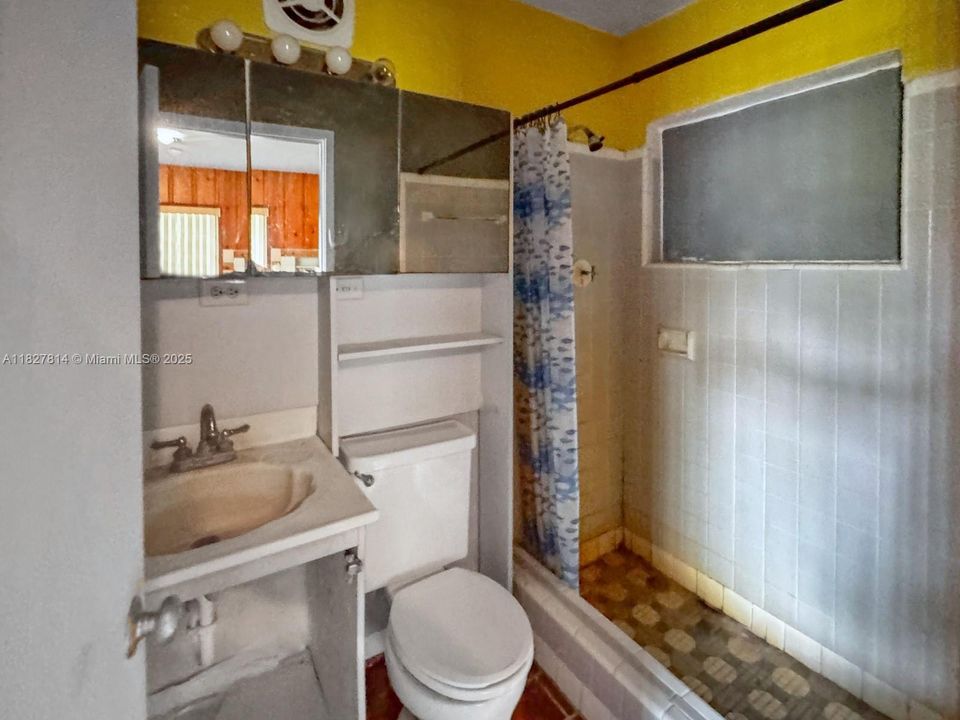 Недавно продано: $1,750,000 (3 спален, 2 ванн, 3576 Квадратных фут)