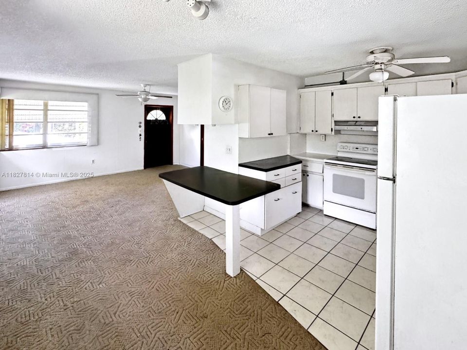 Недавно продано: $1,750,000 (3 спален, 2 ванн, 3576 Квадратных фут)