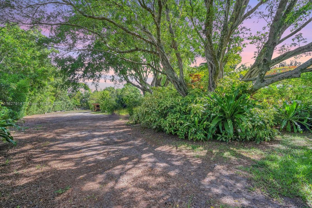 Недавно продано: $1,750,000 (3 спален, 2 ванн, 3576 Квадратных фут)