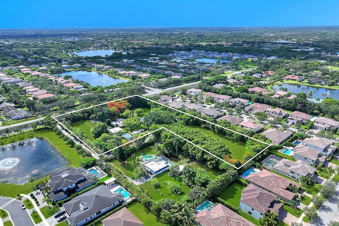 Недавно продано: $1,750,000 (3 спален, 2 ванн, 3576 Квадратных фут)