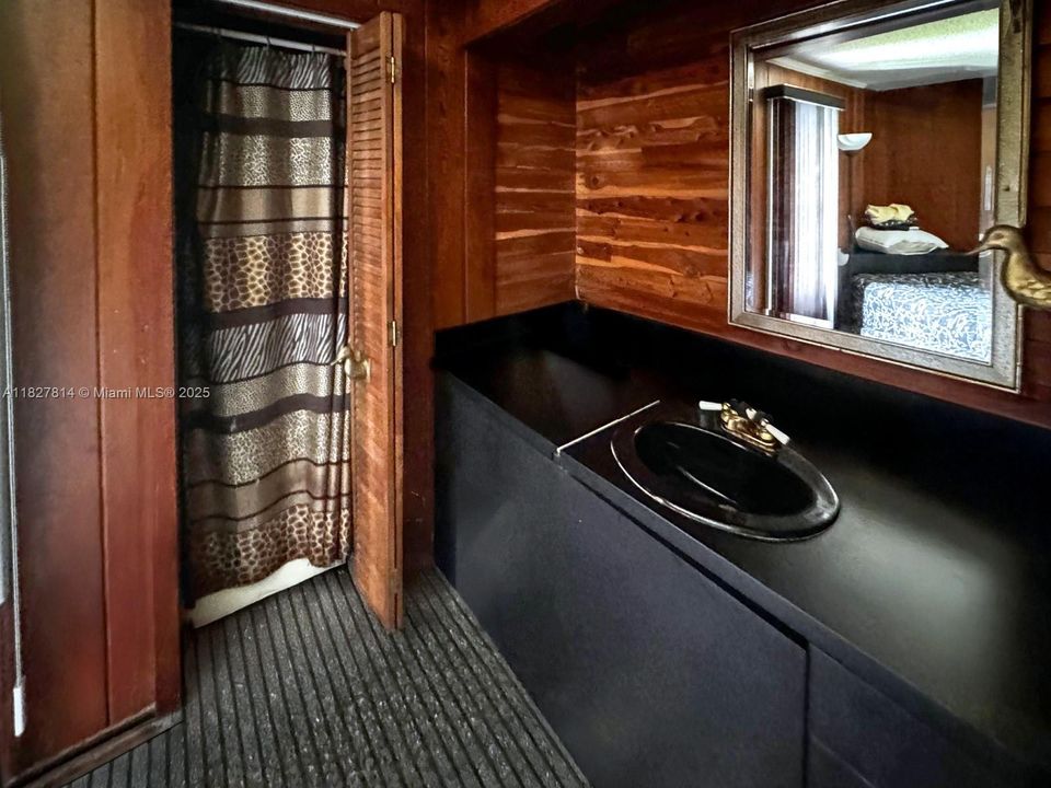 Недавно продано: $1,750,000 (3 спален, 2 ванн, 3576 Квадратных фут)