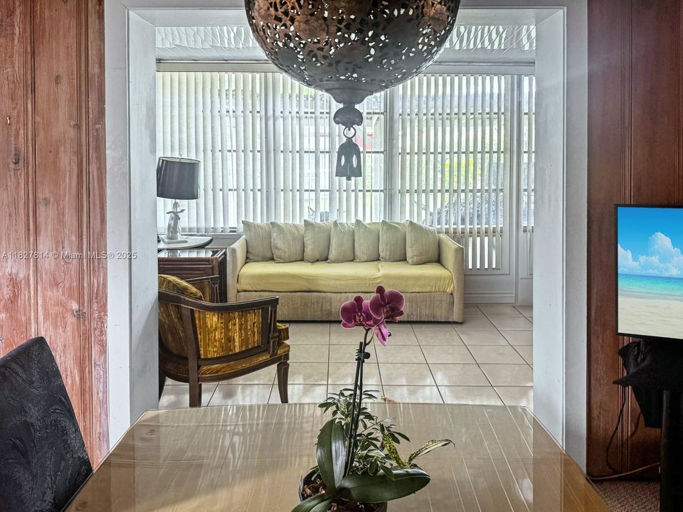 Недавно продано: $1,750,000 (3 спален, 2 ванн, 3576 Квадратных фут)