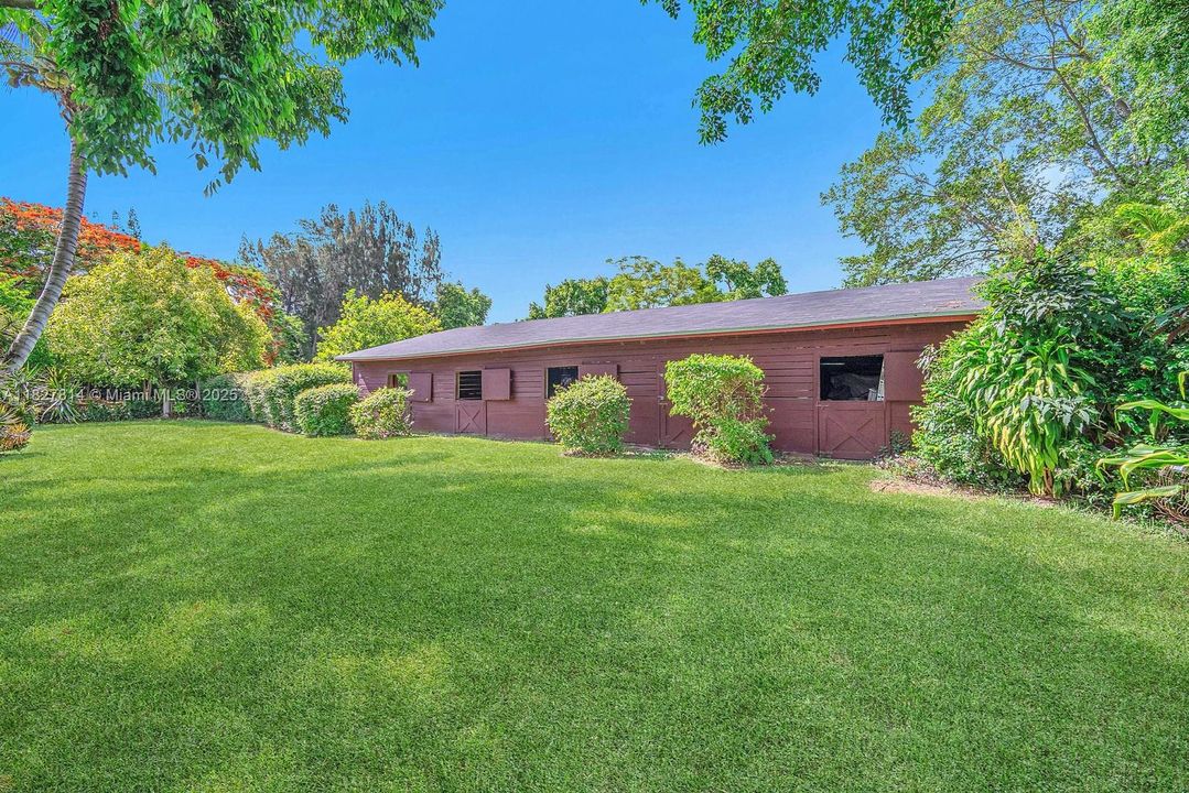 Недавно продано: $1,750,000 (3 спален, 2 ванн, 3576 Квадратных фут)