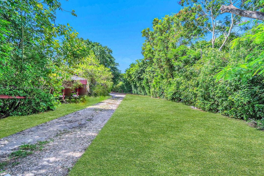 Недавно продано: $1,750,000 (3 спален, 2 ванн, 3576 Квадратных фут)