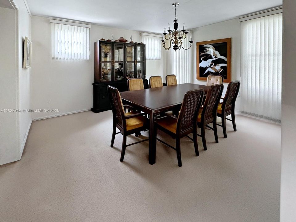 Недавно продано: $1,750,000 (3 спален, 2 ванн, 3576 Квадратных фут)