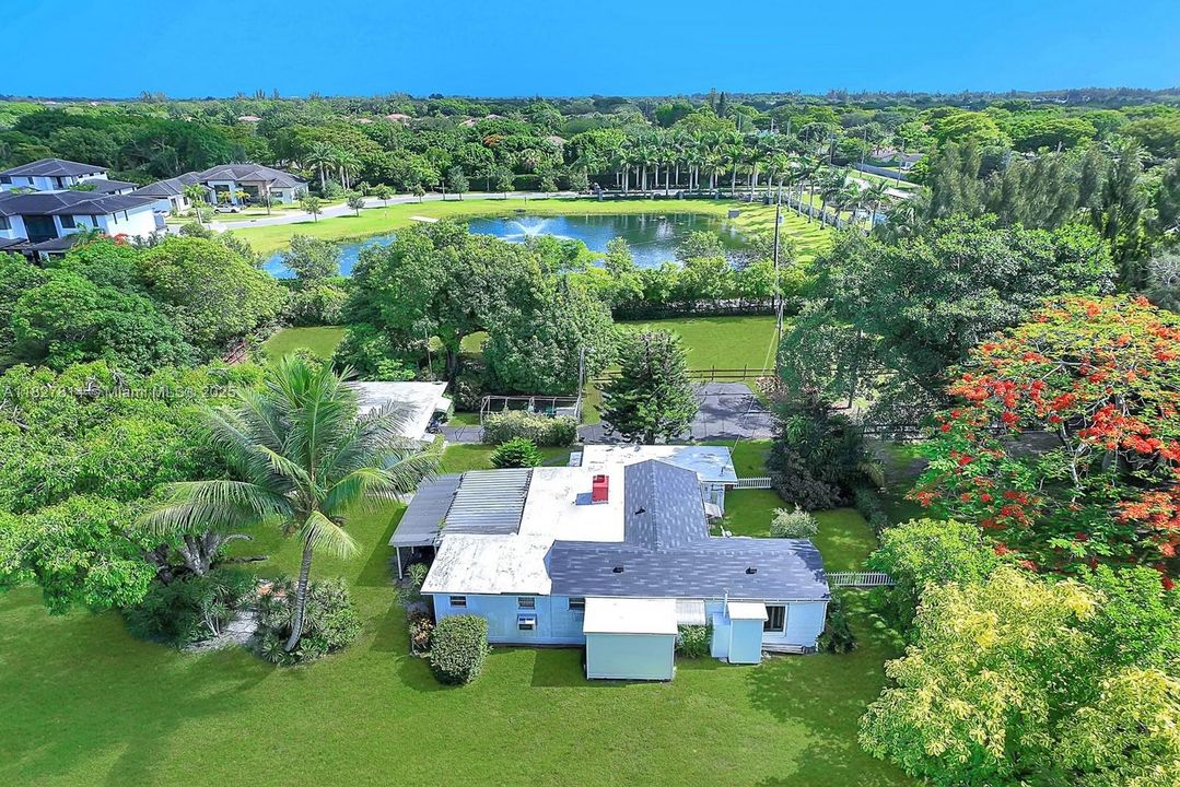 Недавно продано: $1,750,000 (3 спален, 2 ванн, 3576 Квадратных фут)