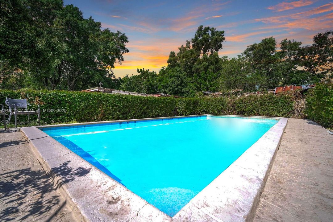 Недавно продано: $1,750,000 (3 спален, 2 ванн, 3576 Квадратных фут)