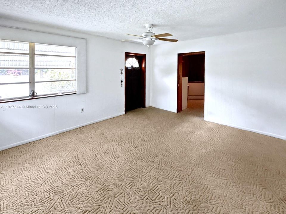 Недавно продано: $1,750,000 (3 спален, 2 ванн, 3576 Квадратных фут)