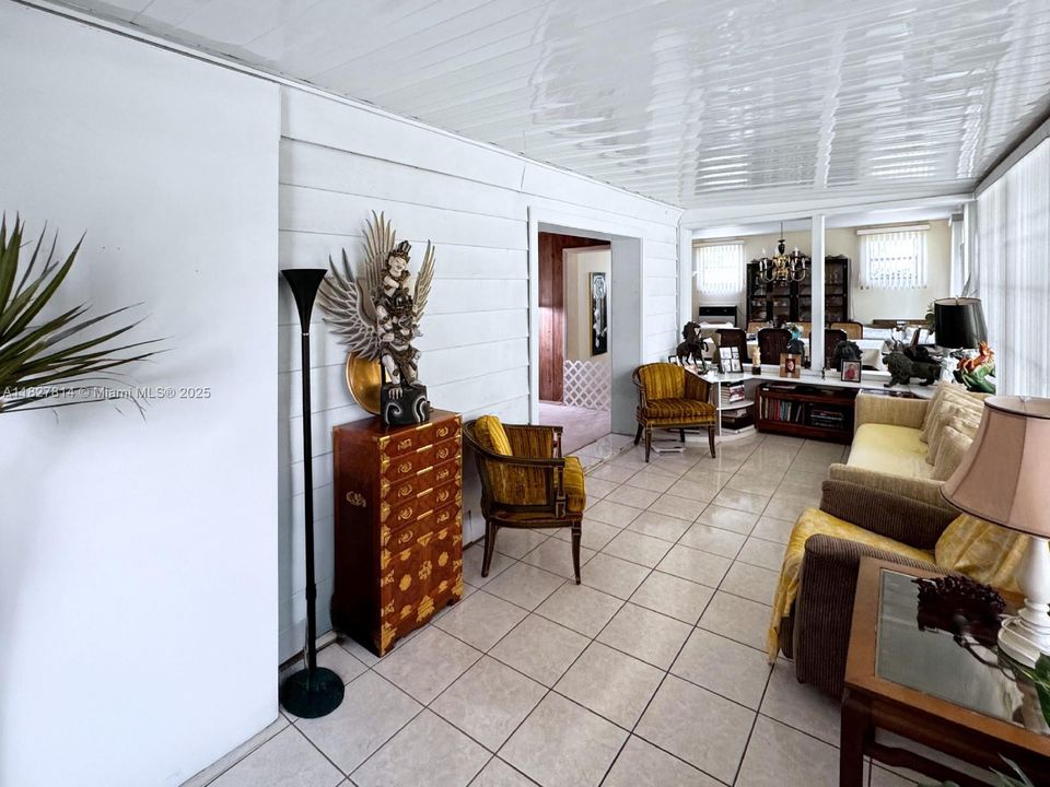 Недавно продано: $1,750,000 (3 спален, 2 ванн, 3576 Квадратных фут)