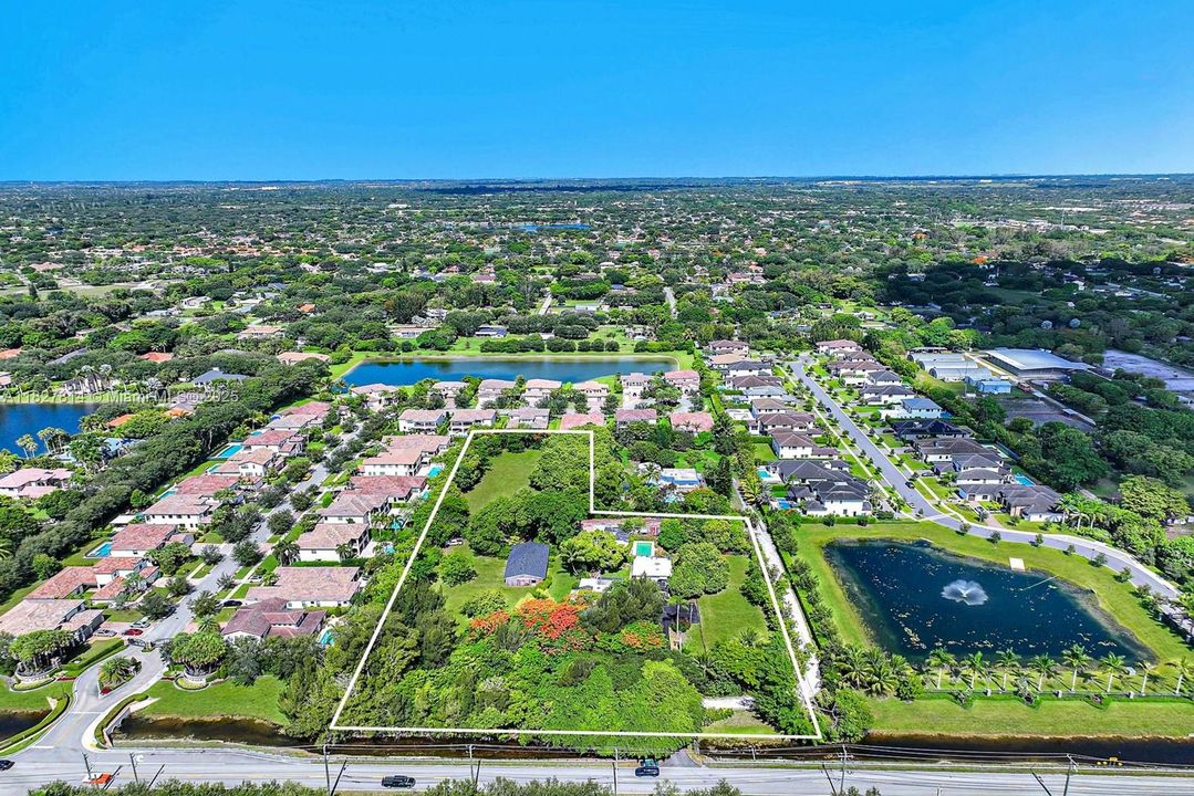 Недавно продано: $1,750,000 (3 спален, 2 ванн, 3576 Квадратных фут)