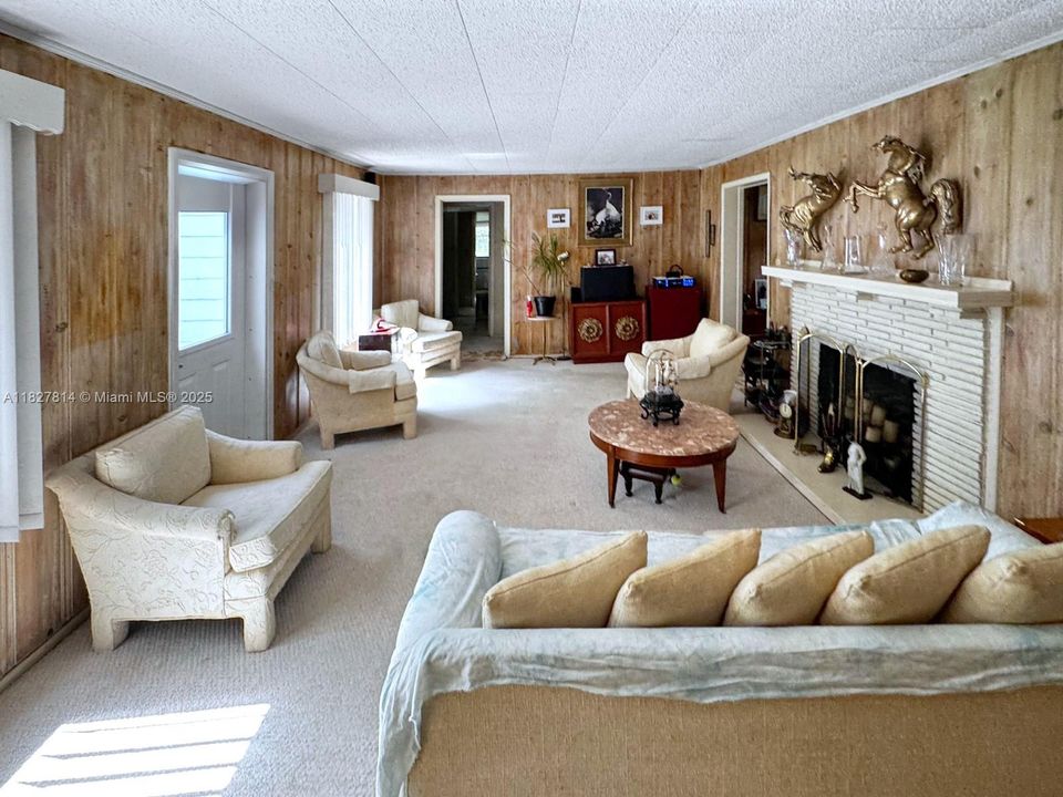 Недавно продано: $1,750,000 (3 спален, 2 ванн, 3576 Квадратных фут)