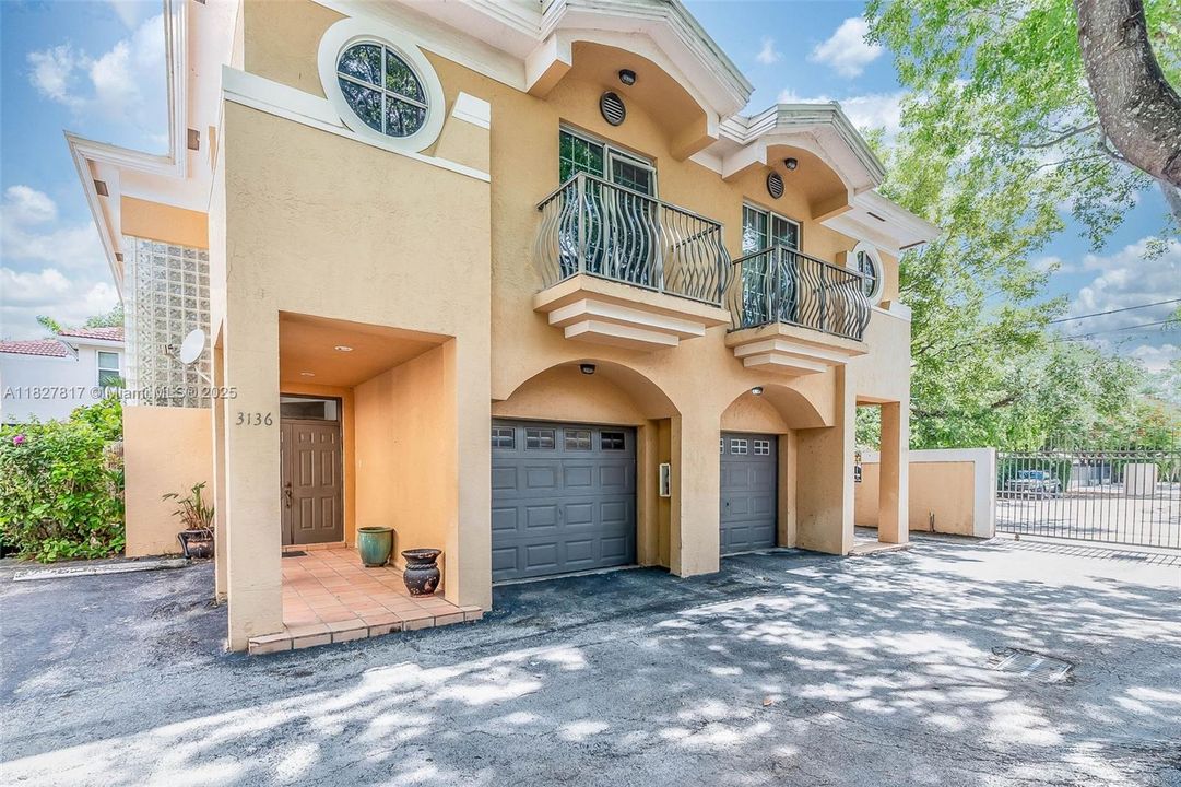 最近售出: $890,000 (3 贝兹, 2 浴室, 1480 平方英尺)