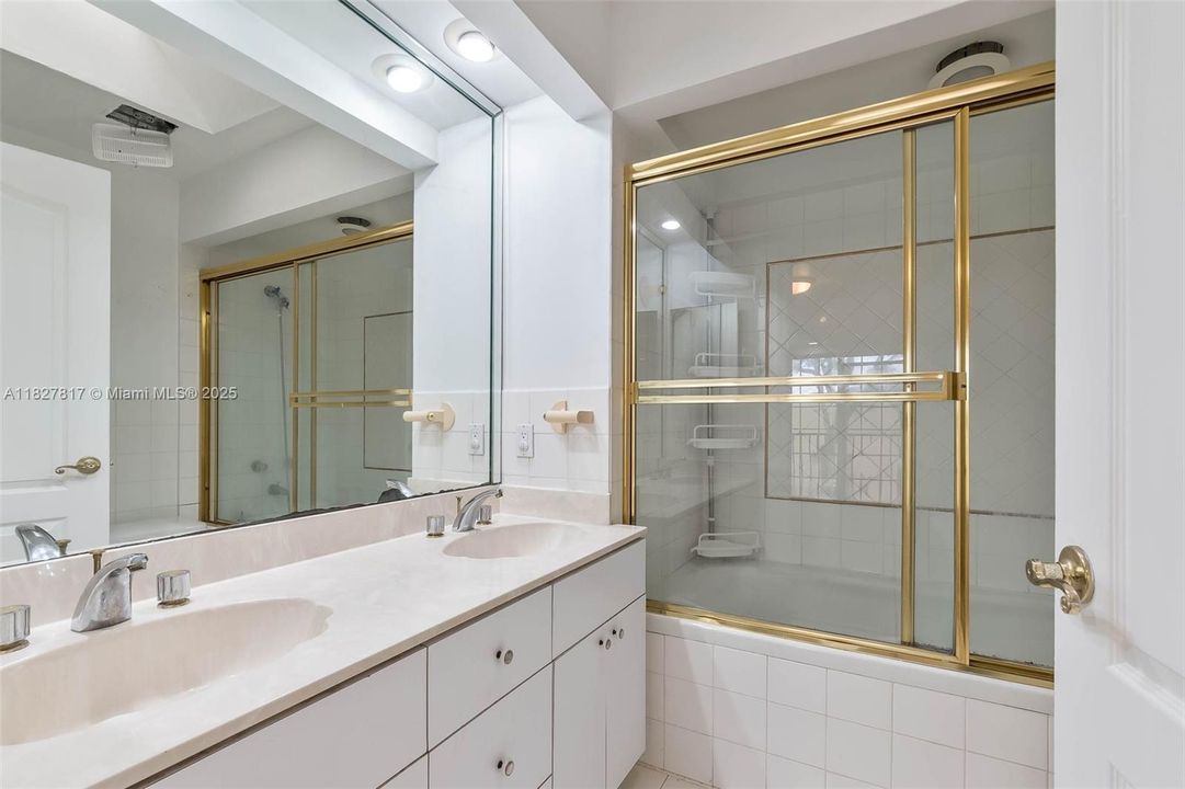 最近售出: $890,000 (3 贝兹, 2 浴室, 1480 平方英尺)