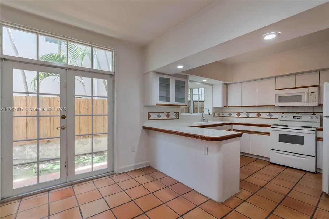 最近售出: $890,000 (3 贝兹, 2 浴室, 1480 平方英尺)