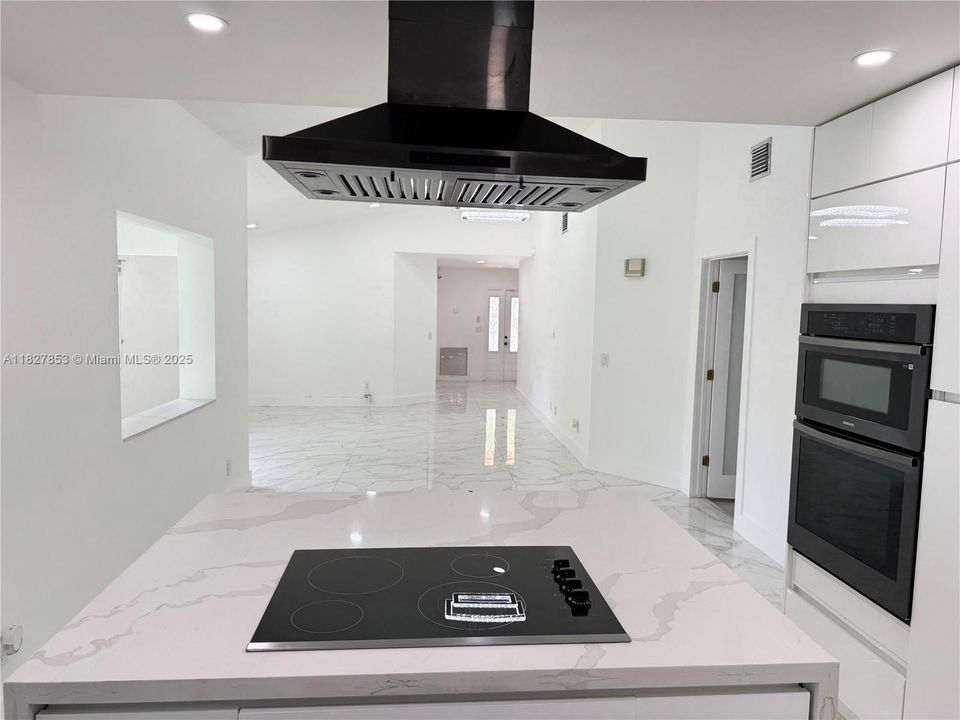 Recientemente alquilado: $3,750 (3 camas, 2 baños, 1539 Pies cuadrados)