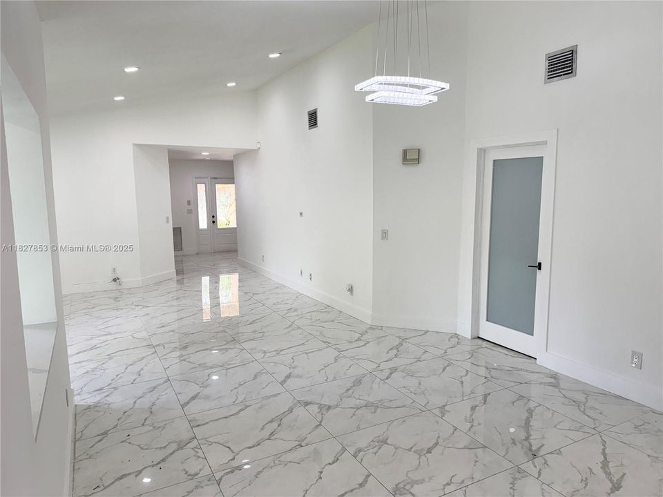 Recientemente alquilado: $3,750 (3 camas, 2 baños, 1539 Pies cuadrados)