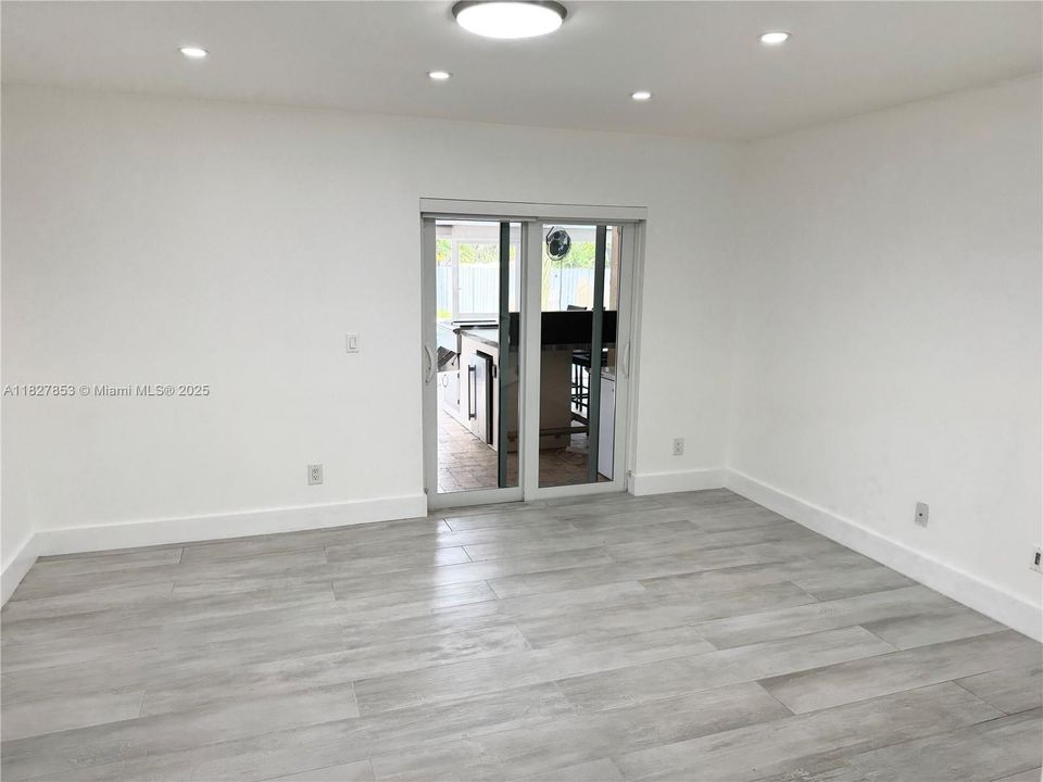 Recientemente alquilado: $3,750 (3 camas, 2 baños, 1539 Pies cuadrados)