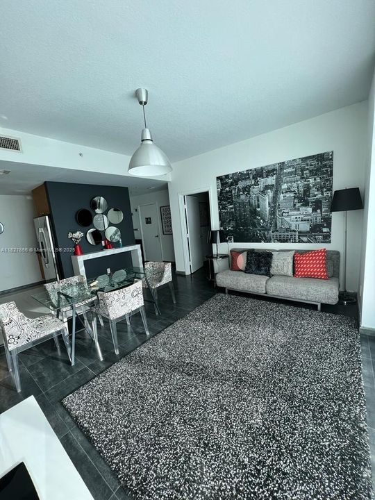 待售: $398,500 (1 贝兹, 1 浴室, 615 平方英尺)