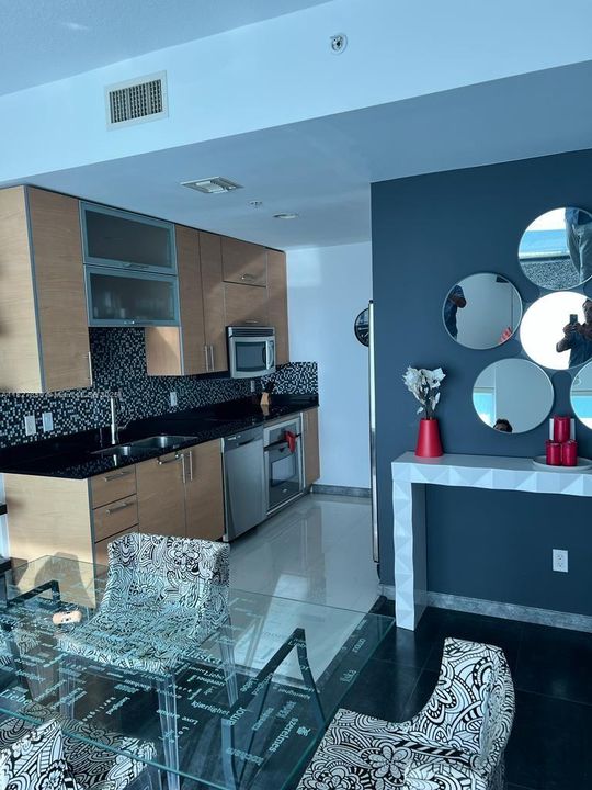 待售: $398,500 (1 贝兹, 1 浴室, 615 平方英尺)