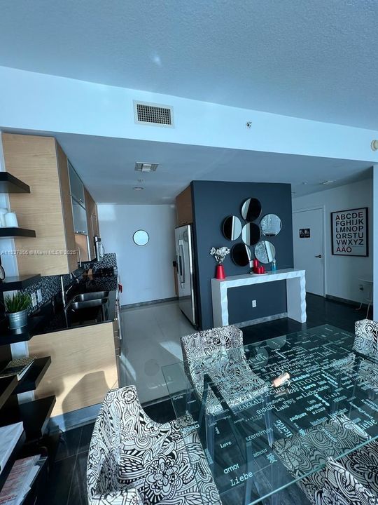 待售: $398,500 (1 贝兹, 1 浴室, 615 平方英尺)