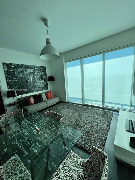 待售: $398,500 (1 贝兹, 1 浴室, 615 平方英尺)