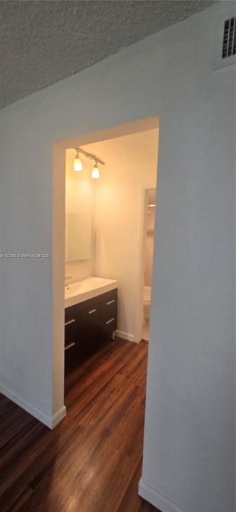 Vendido Recientemente: $288,999 (1 camas, 1 baños, 934 Pies cuadrados)