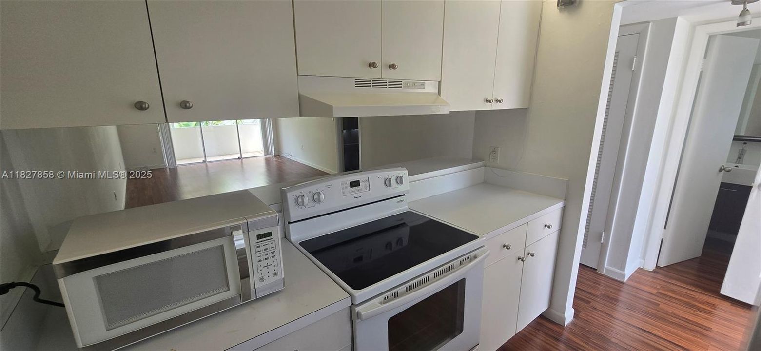 Vendido Recientemente: $288,999 (1 camas, 1 baños, 934 Pies cuadrados)