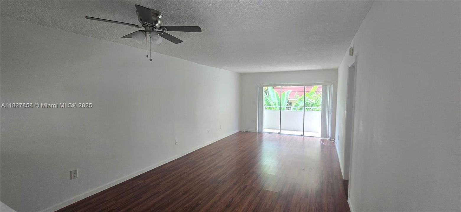 Vendido Recientemente: $288,999 (1 camas, 1 baños, 934 Pies cuadrados)