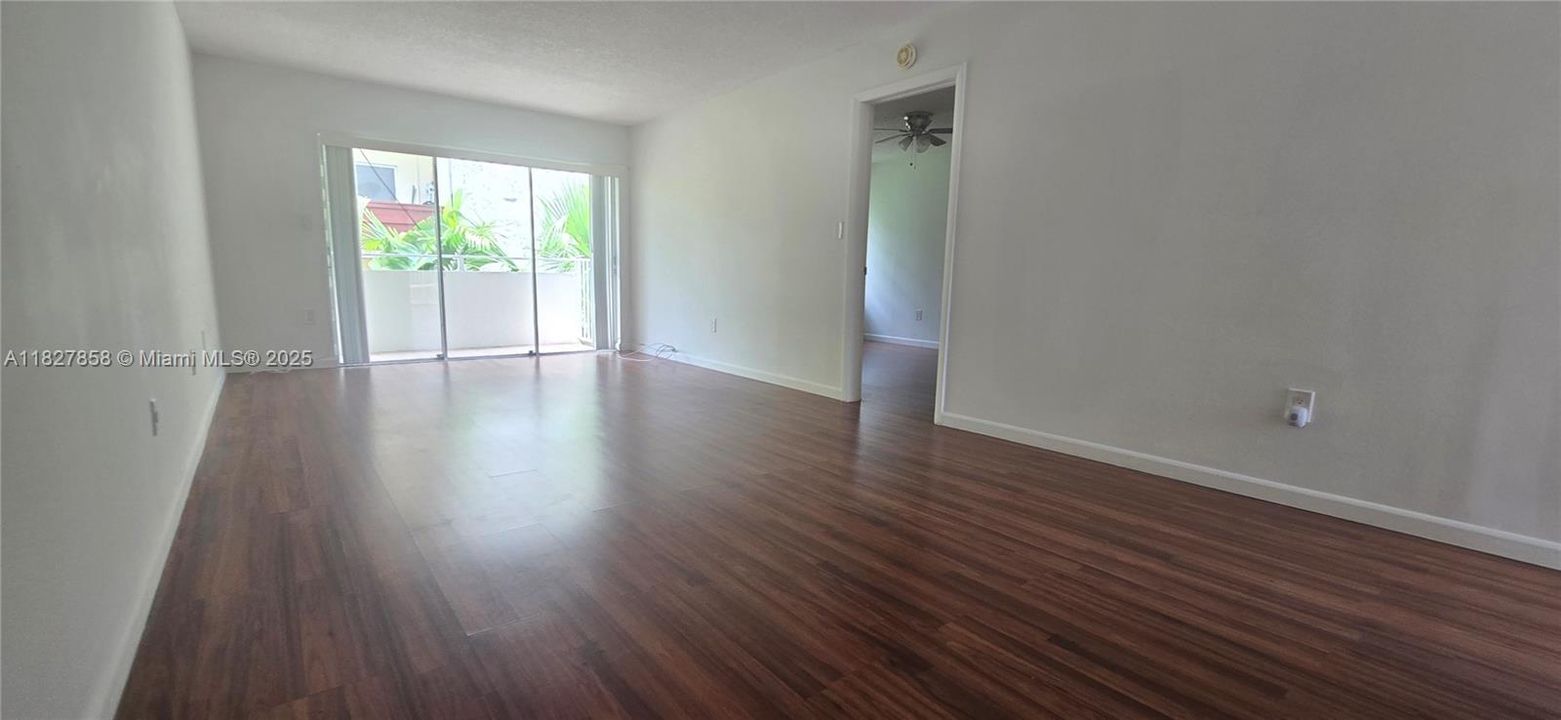 Vendido Recientemente: $288,999 (1 camas, 1 baños, 934 Pies cuadrados)