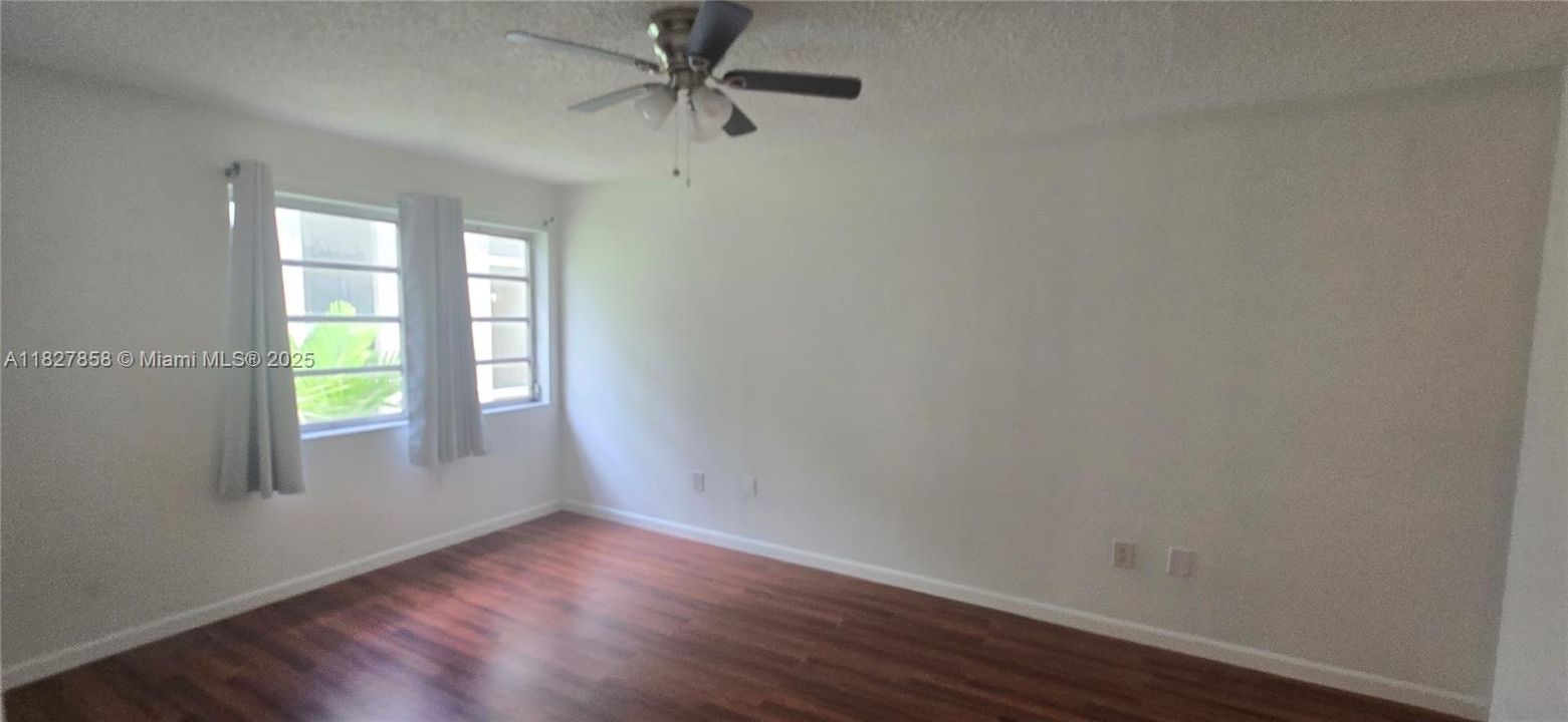 Vendido Recientemente: $288,999 (1 camas, 1 baños, 934 Pies cuadrados)