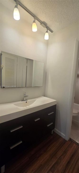 Vendido Recientemente: $288,999 (1 camas, 1 baños, 934 Pies cuadrados)