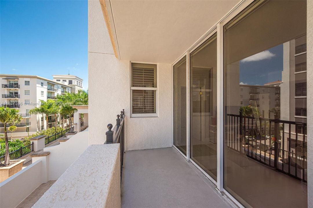 For Sale: $646,995 (2 beds, 2 baths, 990 Square Feet)