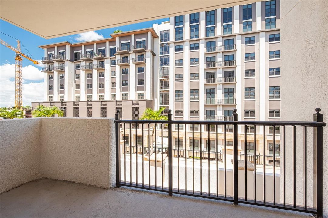 For Sale: $646,995 (2 beds, 2 baths, 990 Square Feet)