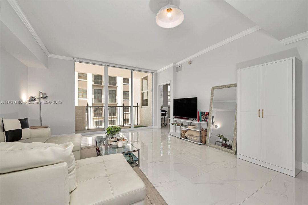 For Sale: $646,995 (2 beds, 2 baths, 990 Square Feet)