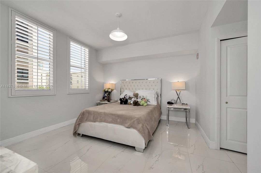 For Sale: $646,995 (2 beds, 2 baths, 990 Square Feet)