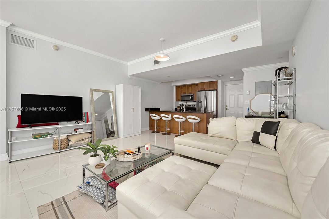 For Sale: $646,995 (2 beds, 2 baths, 990 Square Feet)