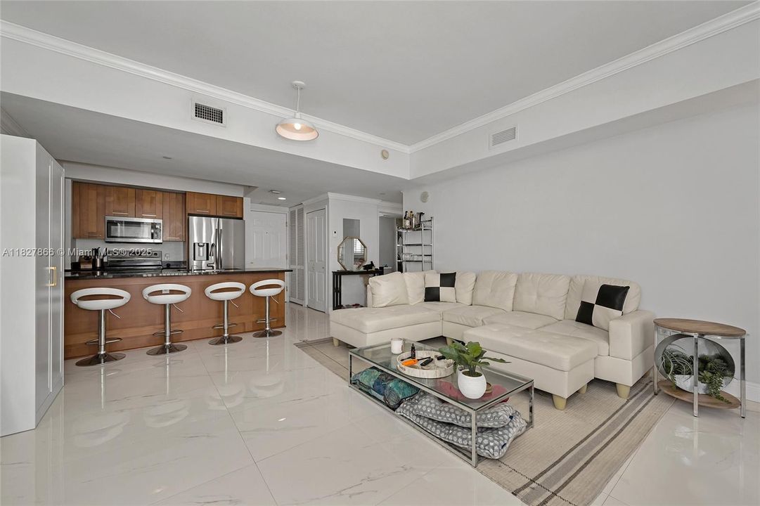 For Sale: $646,995 (2 beds, 2 baths, 990 Square Feet)