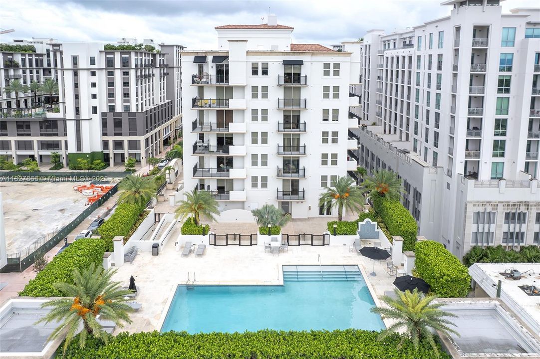 For Sale: $646,995 (2 beds, 2 baths, 990 Square Feet)